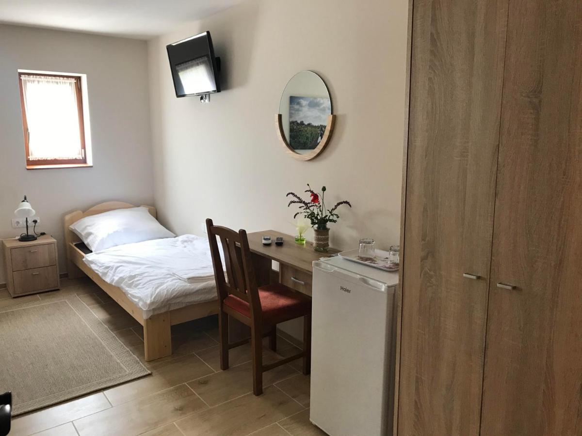 Berger Pince és vendégház Csaszartoltes Esterno foto