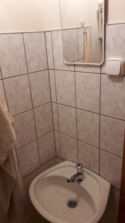 Berger Pince és vendégház Csaszartoltes Esterno foto